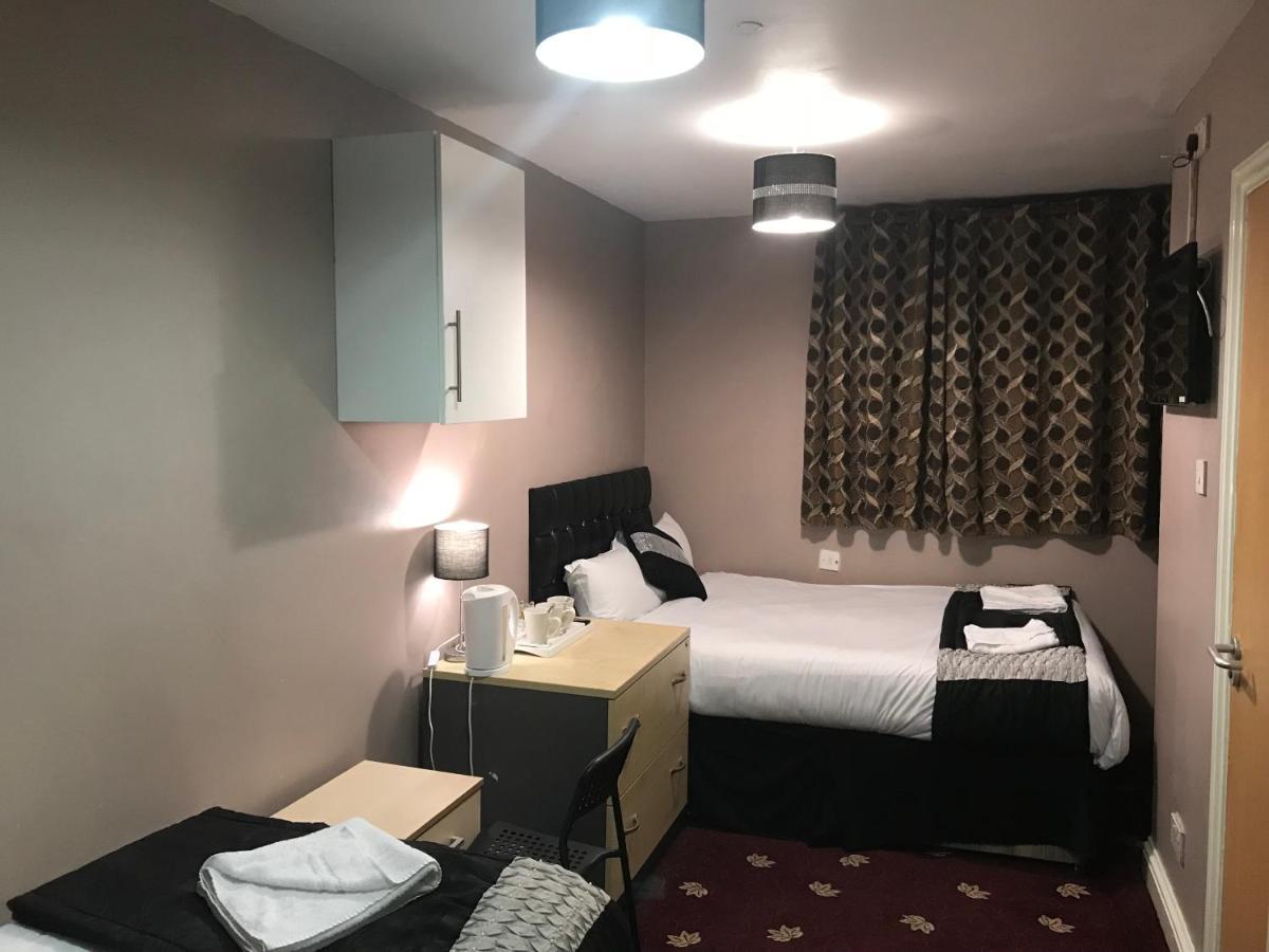 Pacific Inn London Heathrow Southall Room photo