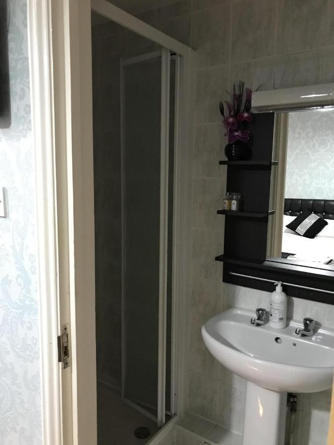 Pacific Inn London Heathrow Southall Room photo